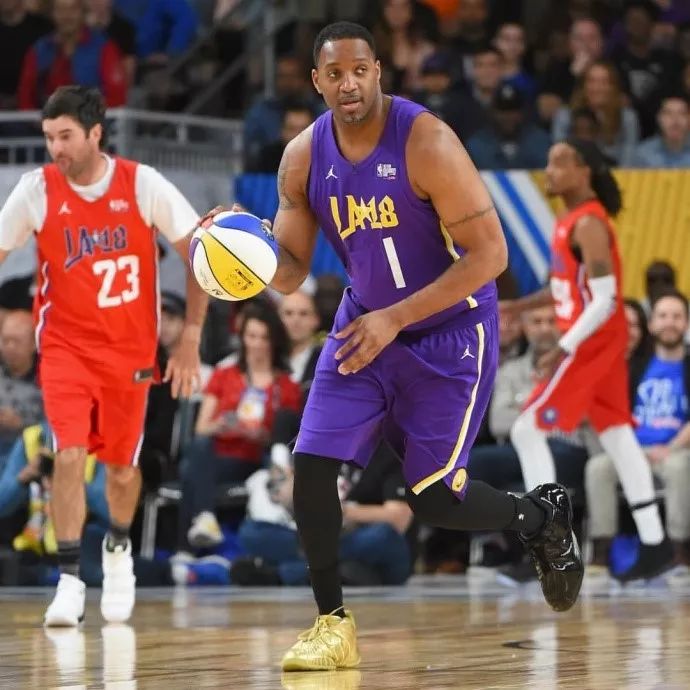 也展示了他 也展示了他