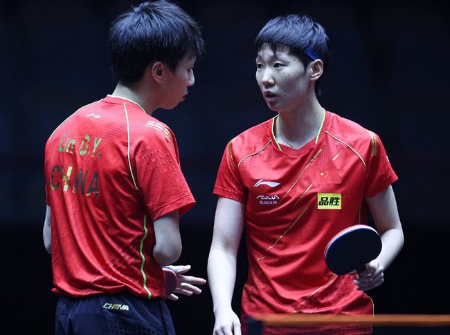 曼市背后的 曼市背后的