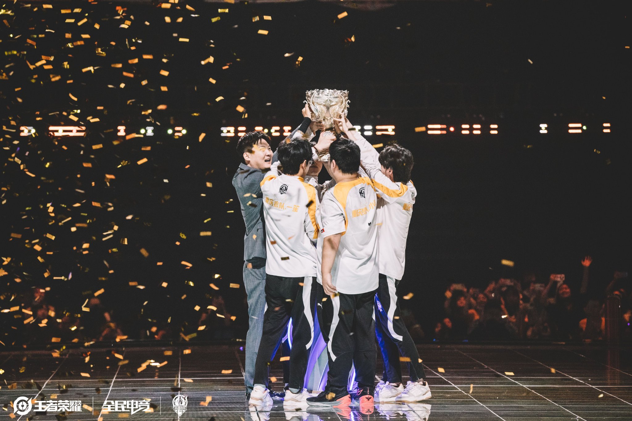 现出了无与 现出了无与