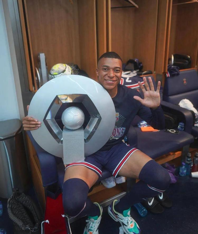 在转会期及 在转会期及